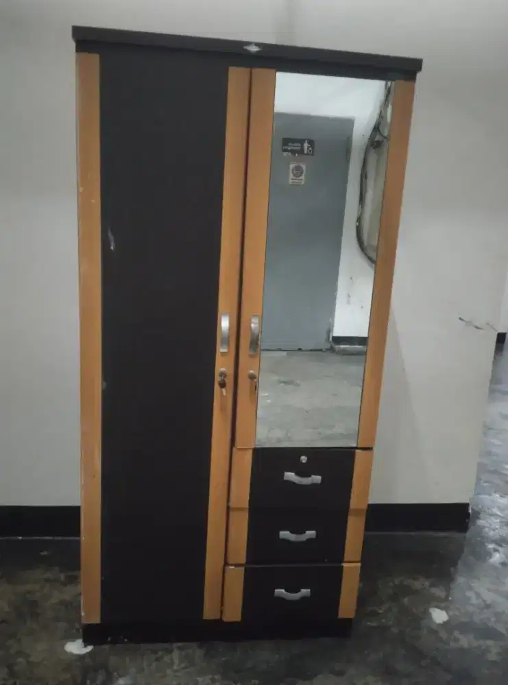 Lemari baju mulus siap pakai ya