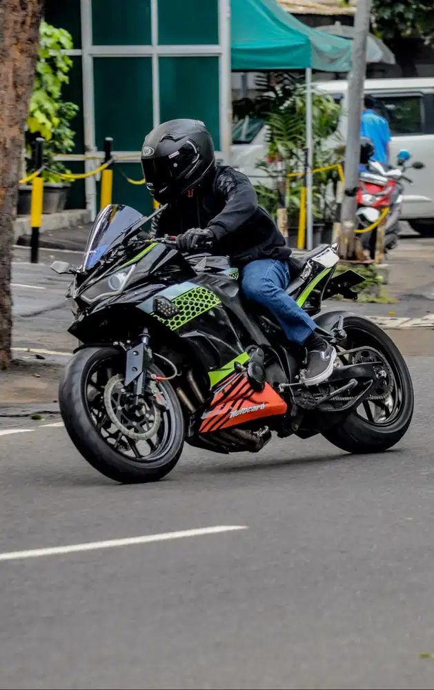 CB 400 custom ZX25r ZX4r