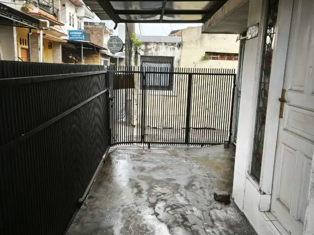 DISEWAKAN RUMAH POSISI HOOK DI KOPLEK ANTAPANI KOTA BANDUNG