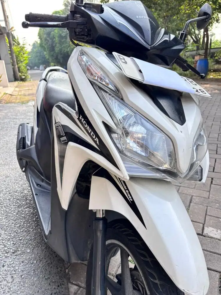 Vario 125 Putih Silver Ciledug KM Rendah
