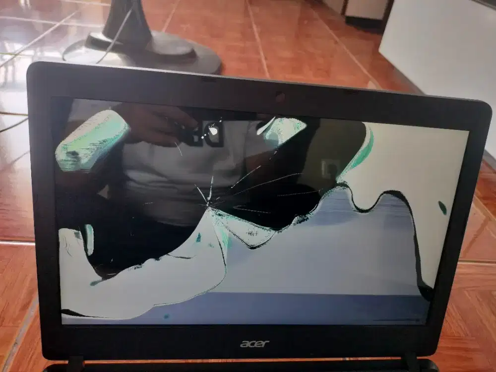 Laptop Acer layar bermasalah