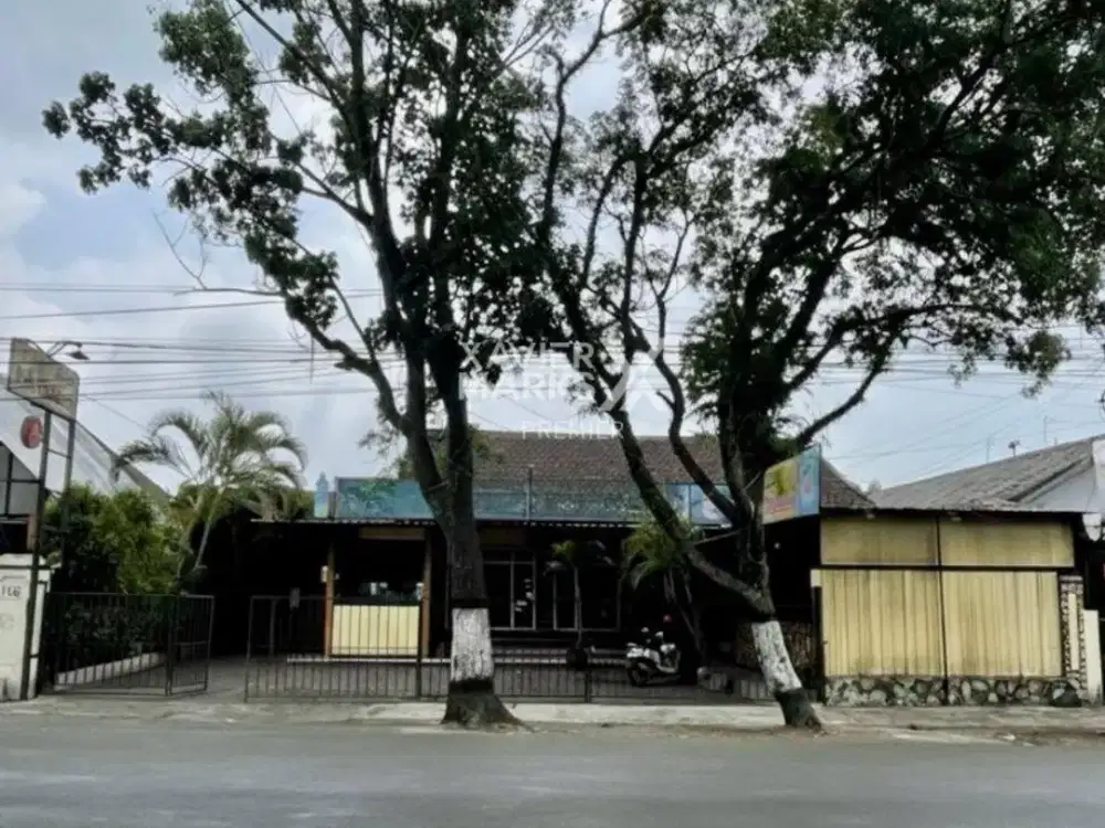 Dijual Ruang Usaha Poros Jalan Parkir Luas di LA Sucipto Malang