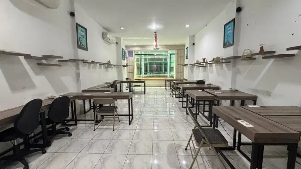 Sewa Ruang Meeting / Event Strategis – AC, TV, Whiteboard, Siap Pakai