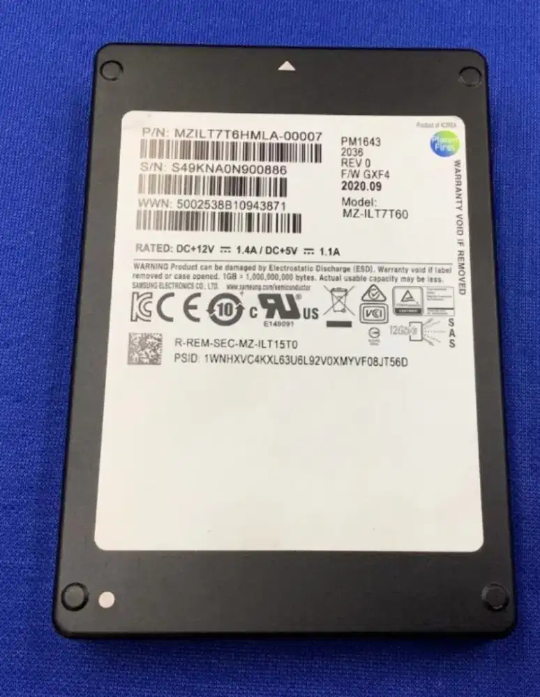 Server SSD SAS 7.68TB healt 100