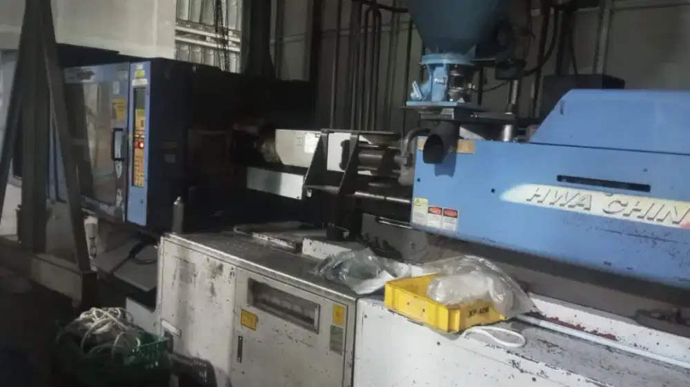 DlJUAL 1 UNIT MESIN INJECTION MERK HWA CHIN TH 2005