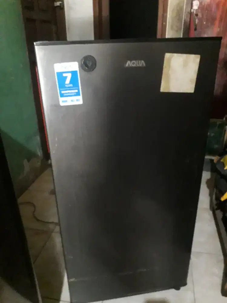 Jual kulkas 1pintu Aqua bagus dingin hrg 700rb
