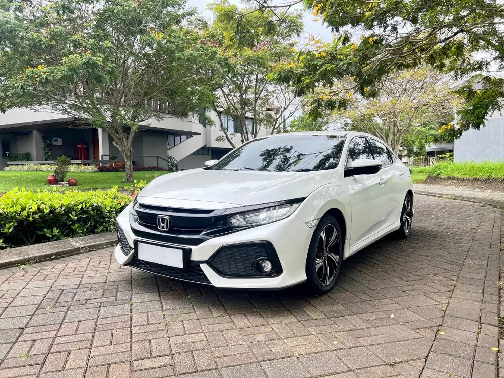 CASH! MURAH JUAL CEPAT HONDA CIVIC HATCHBACK RS 2017 MATIC
