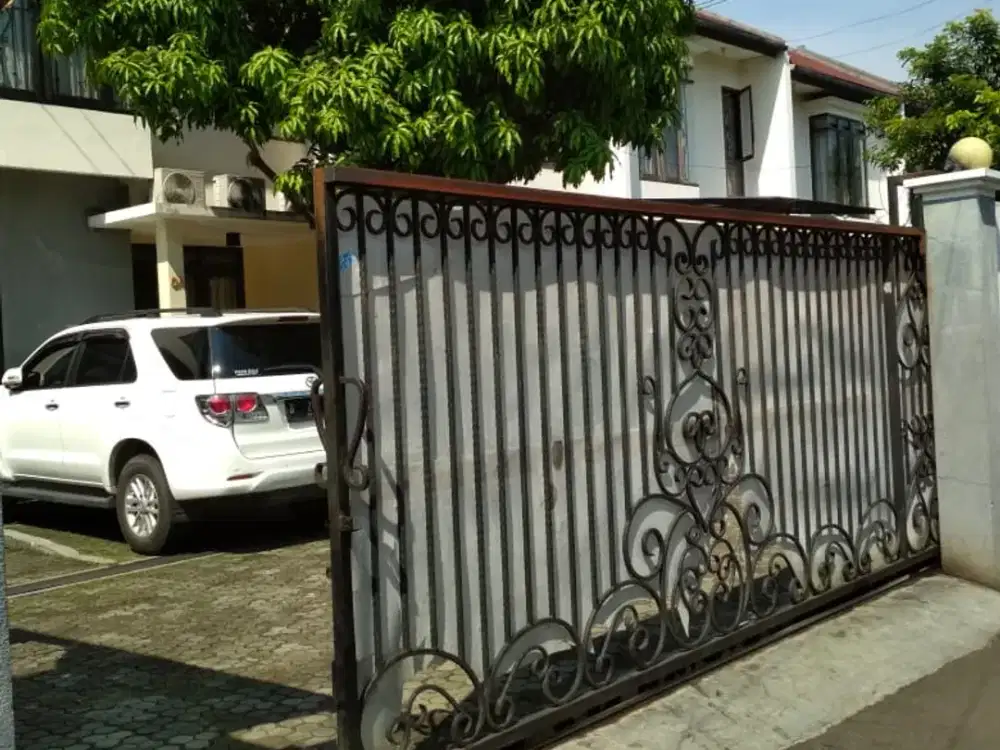 Cluster 6 Unit , Lebak Bulus, 2 lantai , LT, 100 m /Lb, 125 m ,  semifurniture , sewa 85 jt / Thn