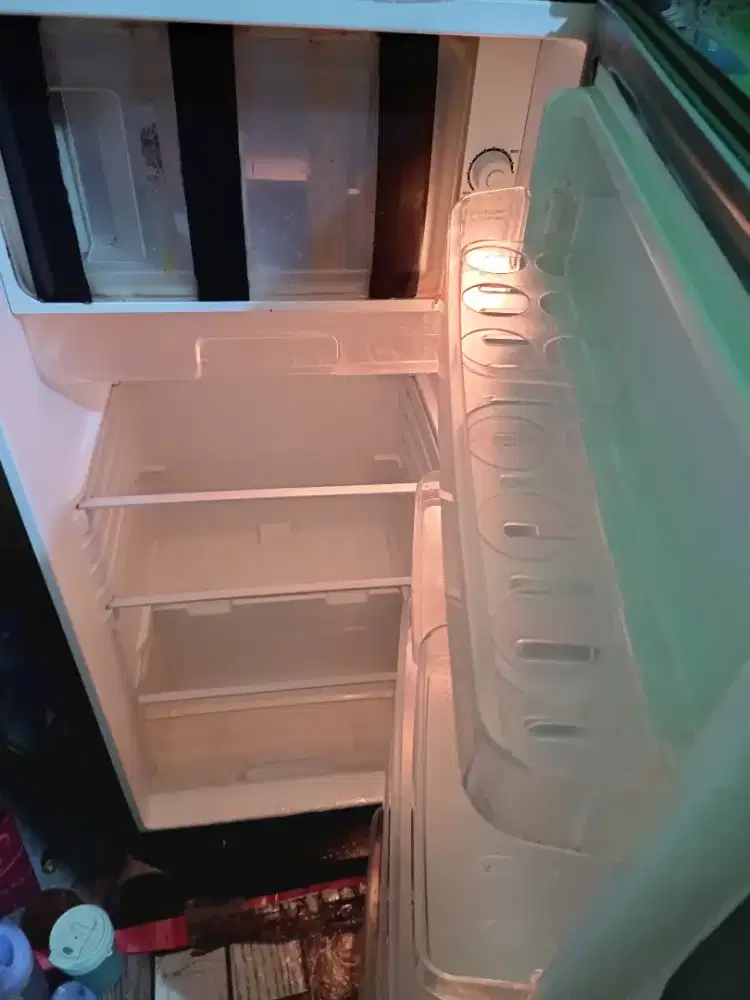 Di jual kulkas toshiba 1 pintu