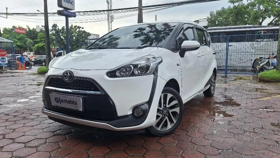 DP Murah Toyota Sienta  1.5 V Bensin-AT 2017
