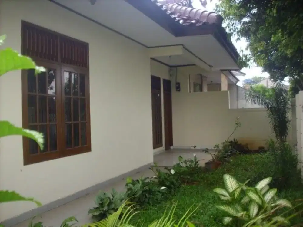 Rumah Pondok Labu  Jl.Pinang LT. 300 m /Lb, 200 m, Bangunan 1 Lantai , Harga sewa 105 jt /Thn