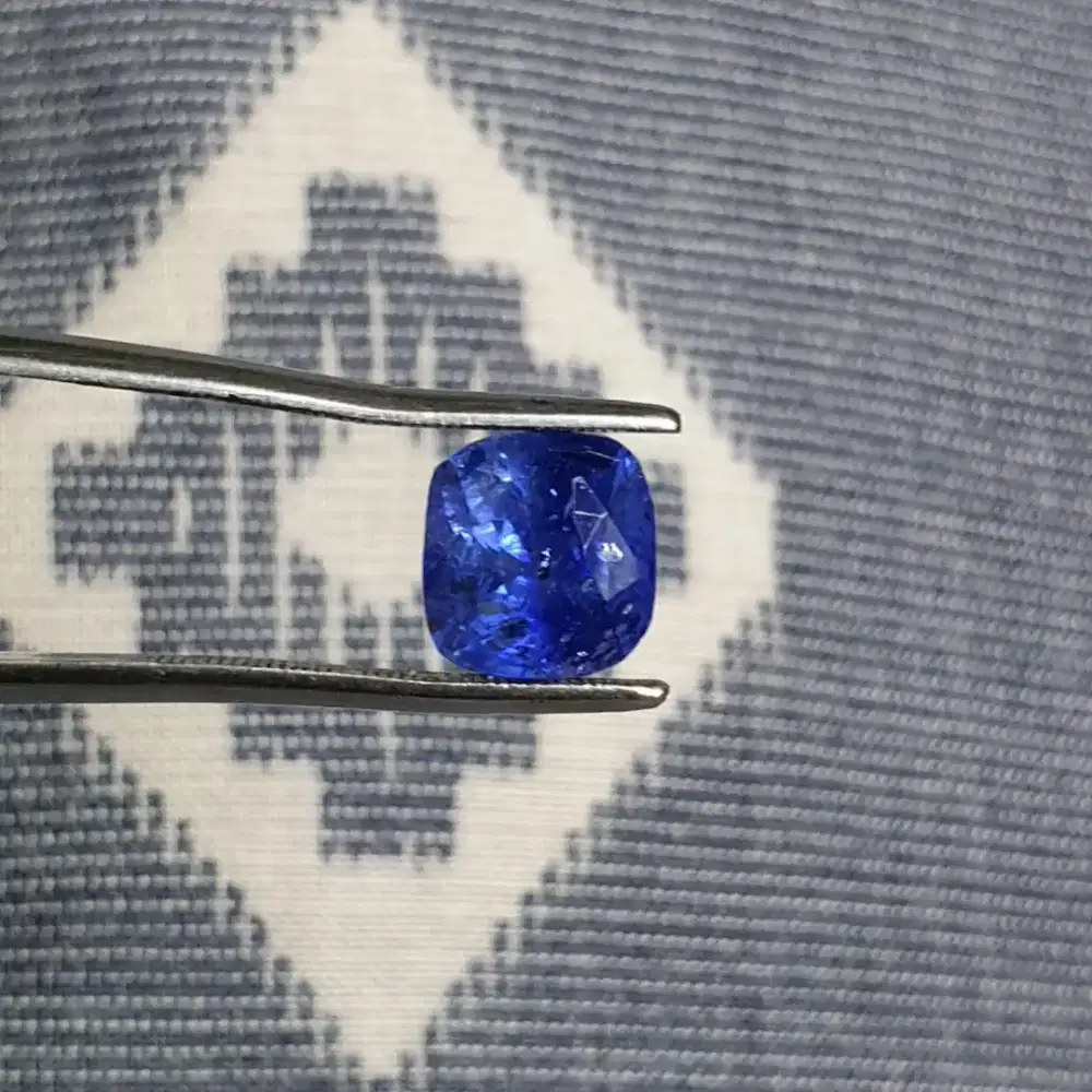 Natural Blue Sapphire Srilanka 3.93 crt