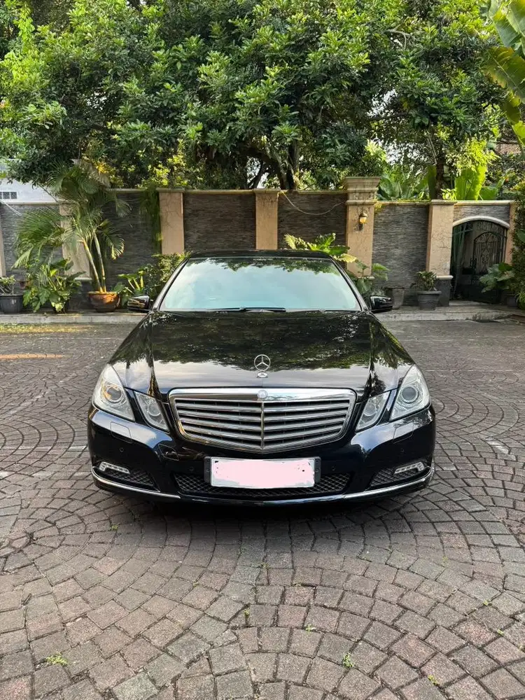 Mercedes benz E300 thn 2009