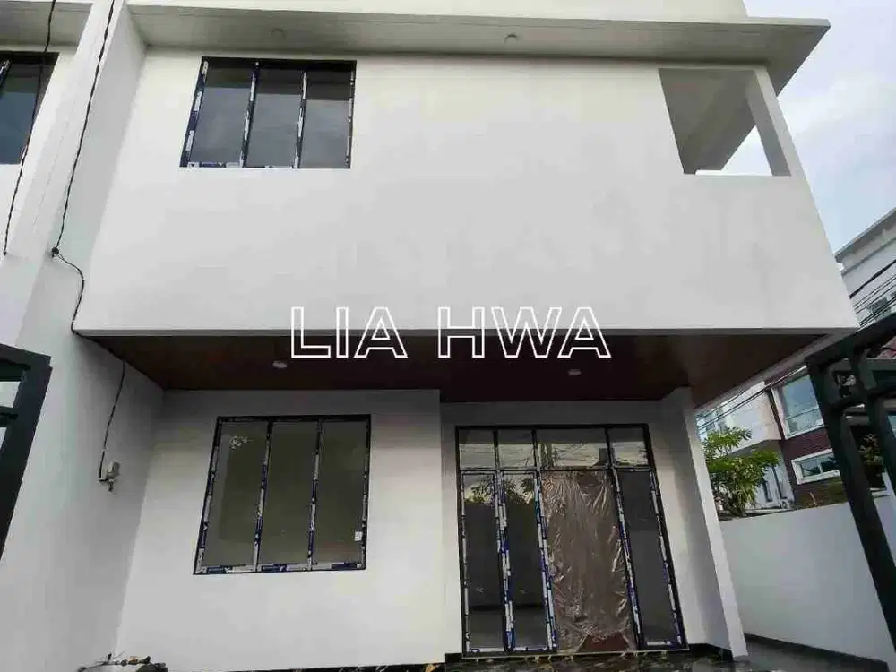 DIJUAL RUMAH 3 LANTAI POSISI HUK DI VILLA MELATI MAS SERPONG