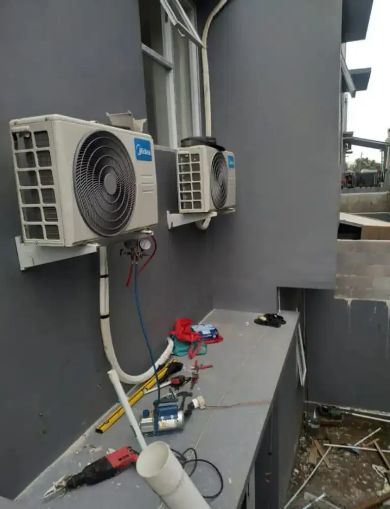 Terima service AC, cuci AC, isi freon AC, bongkar pasang AC dll