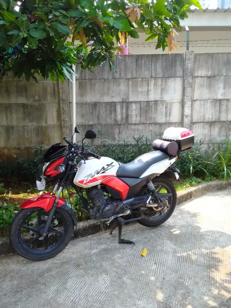 Tvs max 125 merah putih
