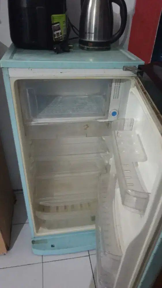 Menerima kulkas rusak /elektronik rusak laianya