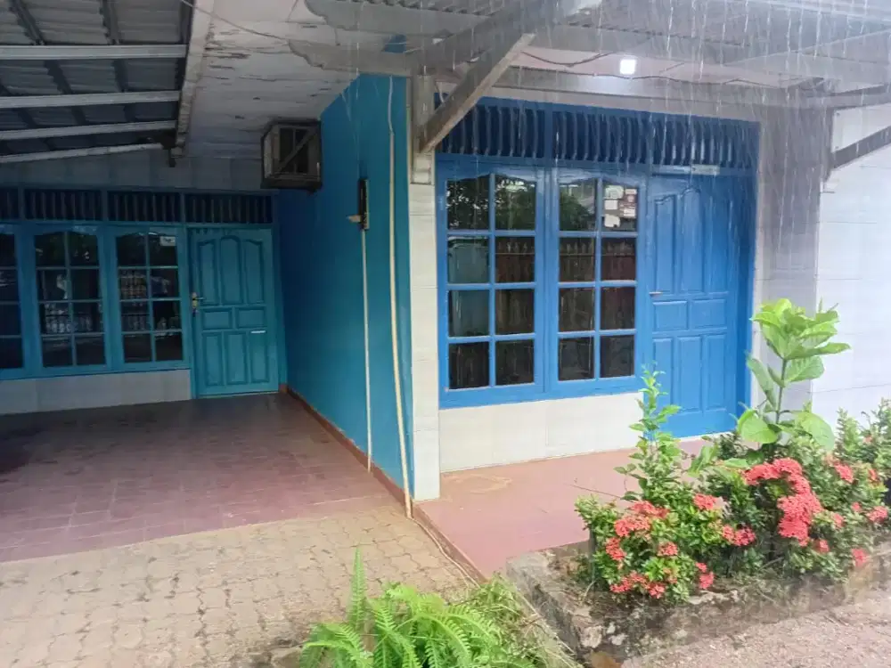 Disewakan 1 unit rumah dan warung pertahun