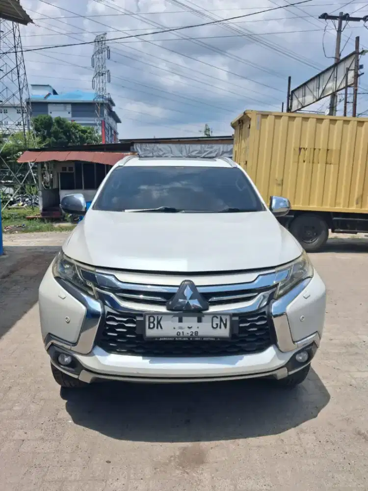 Pajero sport Dakar 4x2 Matic 2017 putih