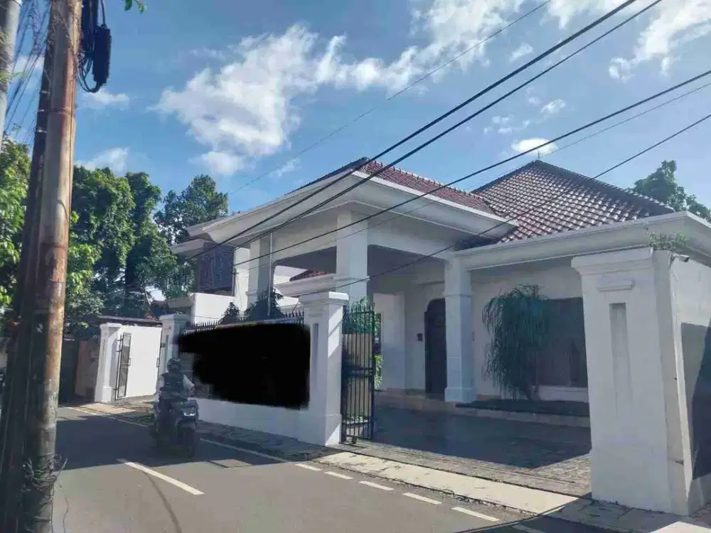 Di Jual Rumah Modern Klasik di Lebak bulus Jakarta Selatan dekat RS Mayapada Akses tol TB Simatupang