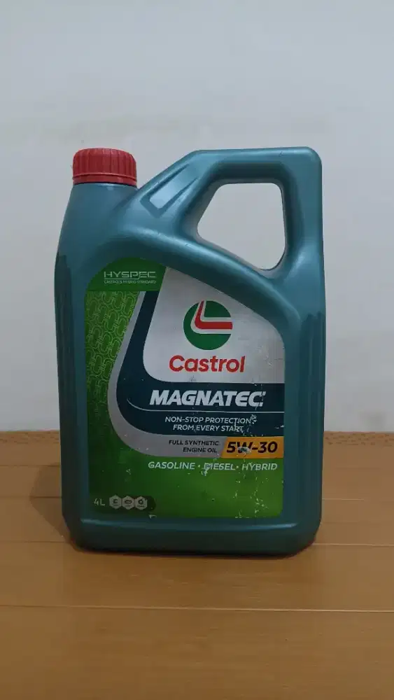 Oli mesin Castrol sae 5w - 30 asli