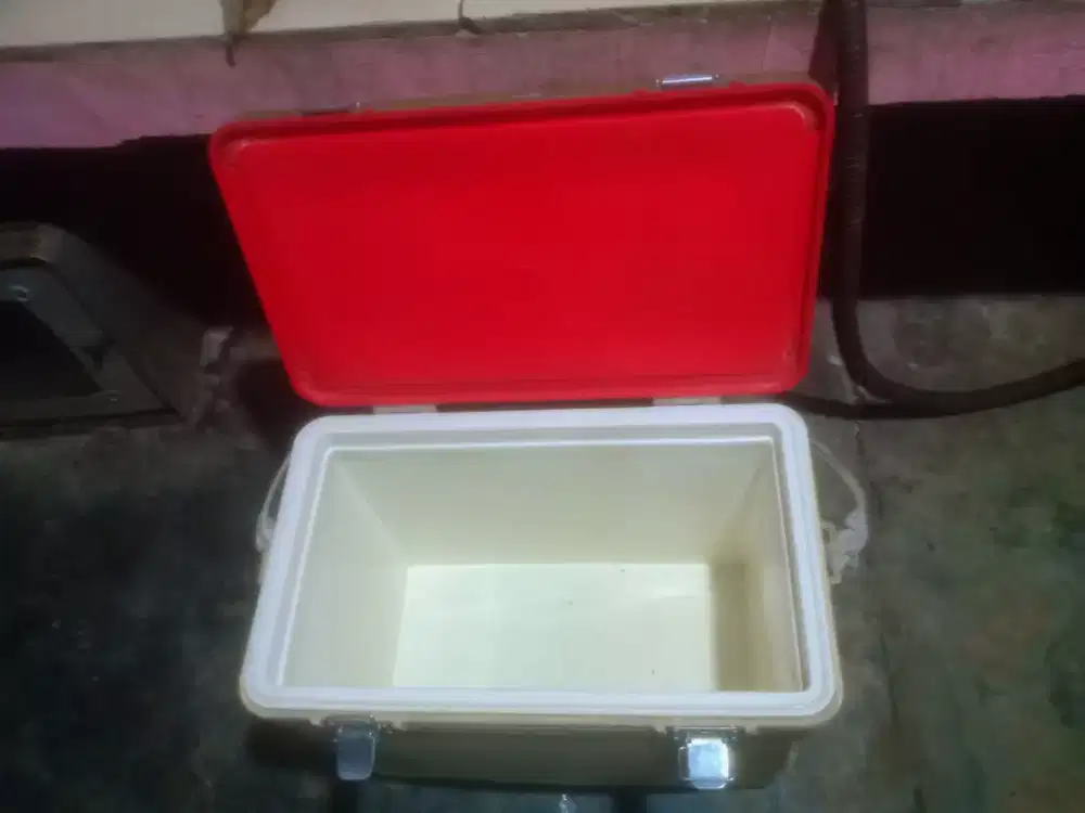 Ice box Alaska cooler