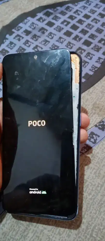 Mau jual hp Poco m5s tapi dalam keadaan seperti di foto