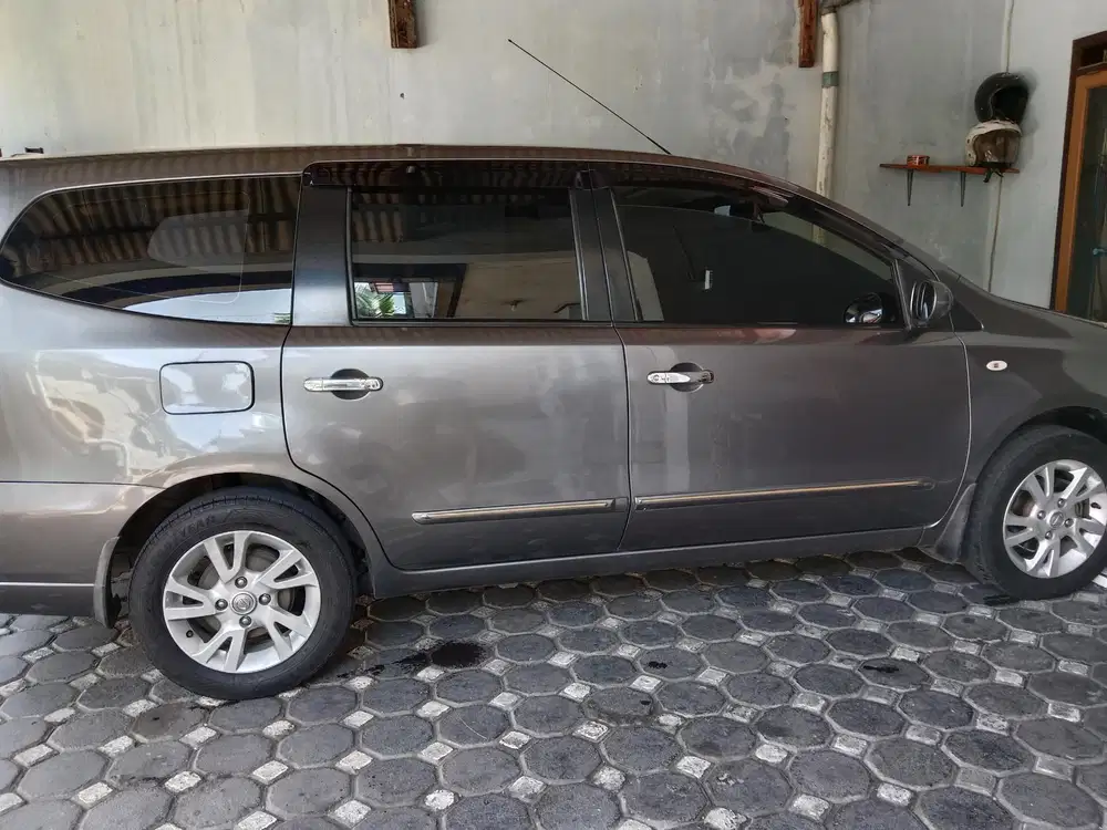 Nissan Livina 2011 Bensin