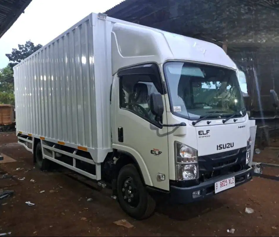 ISUZU NMR L CDD LONG BOX