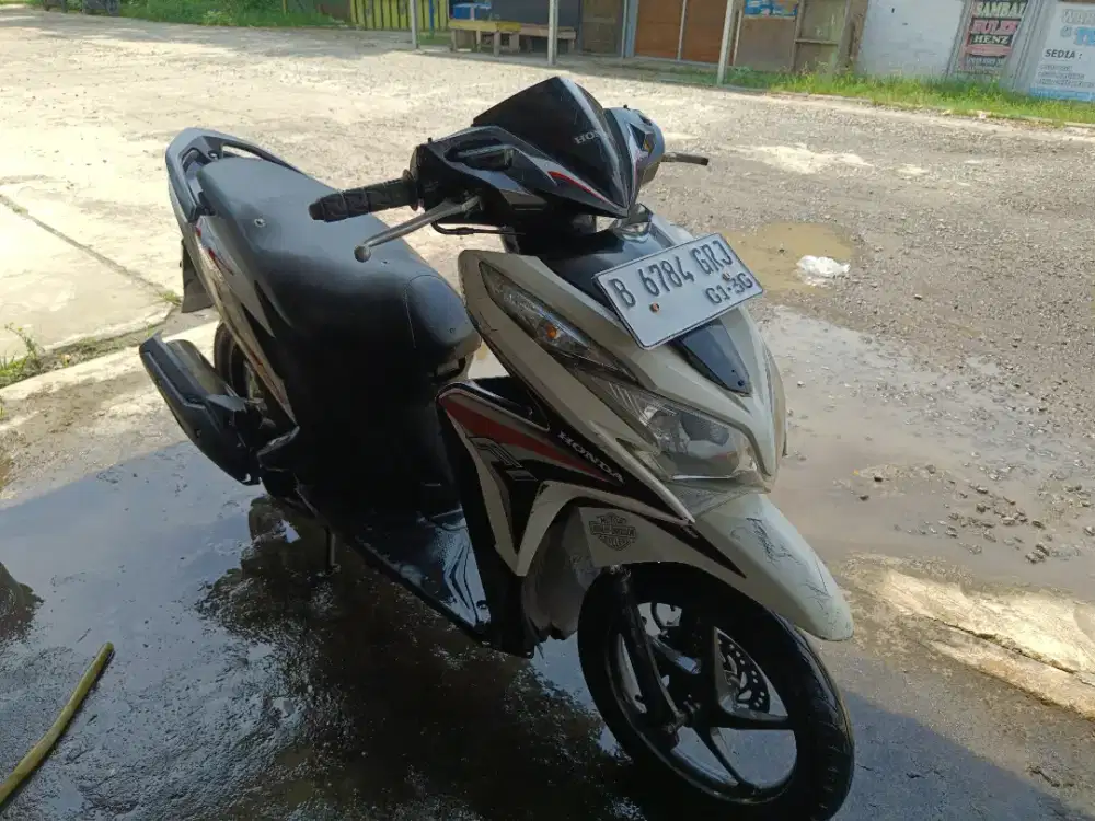 Honda Vario Techno KZR 125 tahun 2014 cw iss original putih