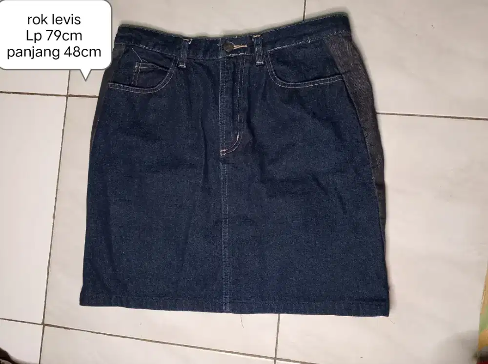 Rok levis wanita