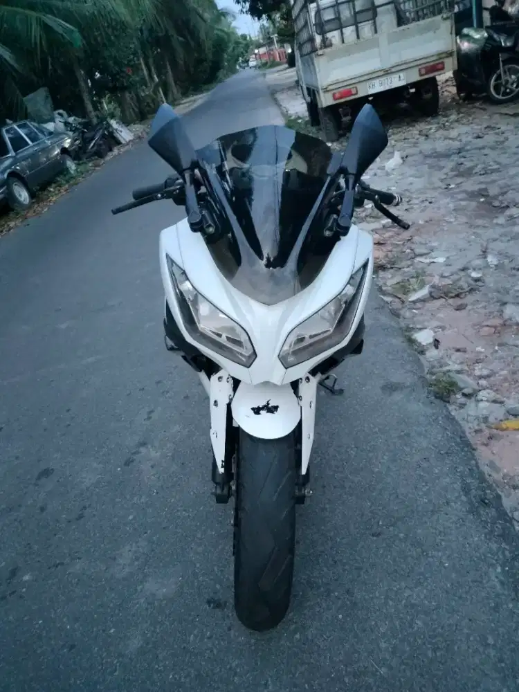 Kawasaki Ninja 250 Cc 2 Cylinder ABS FI Tahun Pemakaian 2015