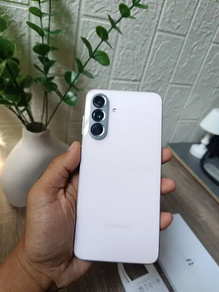 Samsung a56 5g

Ram 8/256 pink