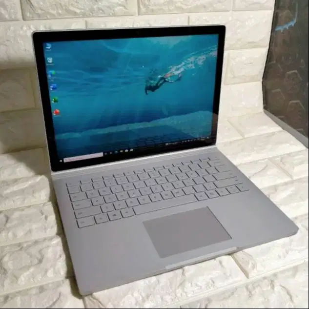 Microsoft Surface Book 2 CORE i5 gen7 RAM 8GB SSD 256GB *RTA
