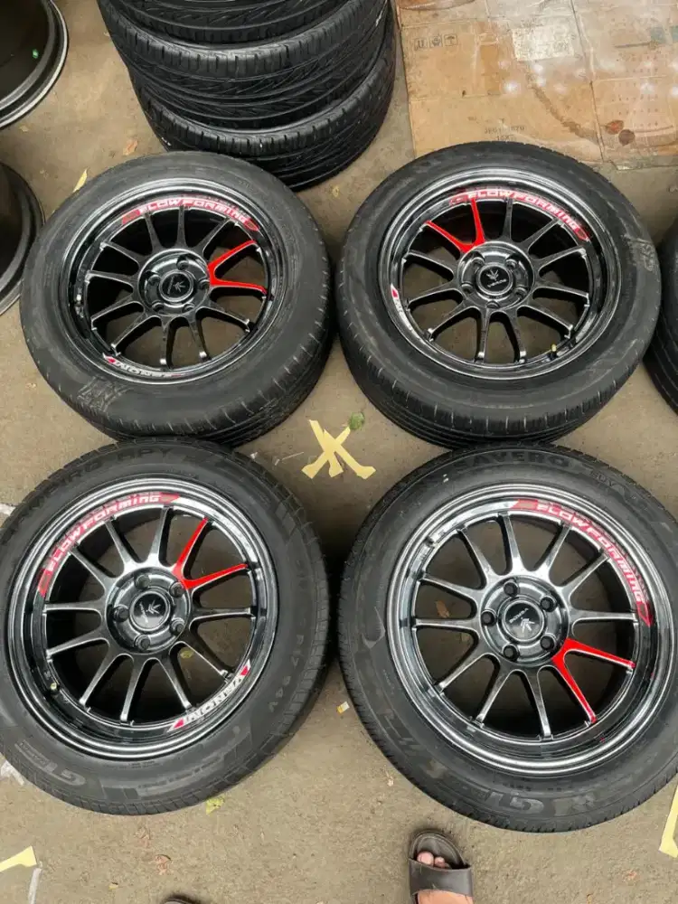 Venom5 ring 17x8 pcd 5x114,3 black chrome. Ban 225/55 r17