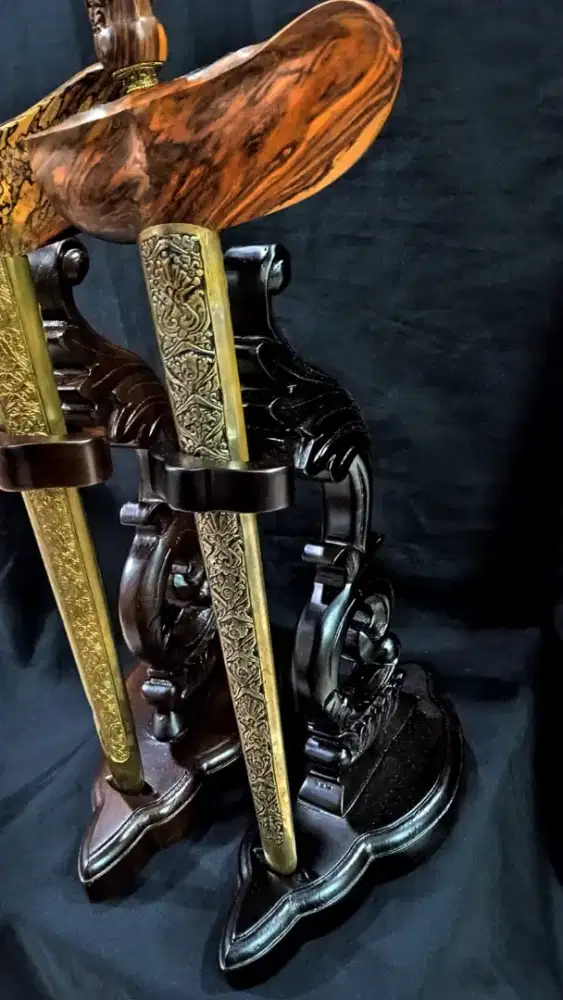 Jagrak Keris / Tempat Keris Kayu Isi 1