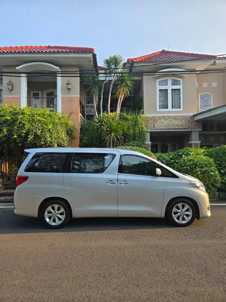 Dijual Toyota Alphard 2.4G Pilot Seat AT 2012