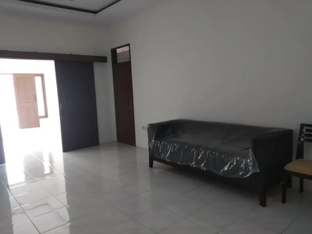 Rumah Lebak bulus Lt. 295 m /Lb, 200 m, 1 Lantai , terawat , Jual 4,5 M