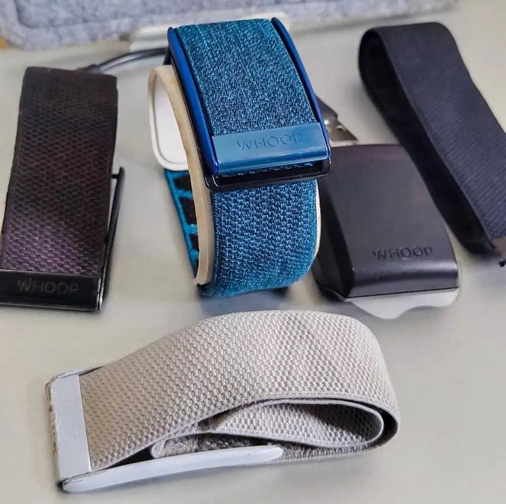 WHOOP 3.0 SMARTBAND HEALTH TRACKER BONUS 3 STRAP ORIGINAL