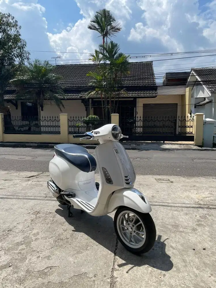 VESPA PRIMAVERA YACHT CLUB LIMITED EDITION
