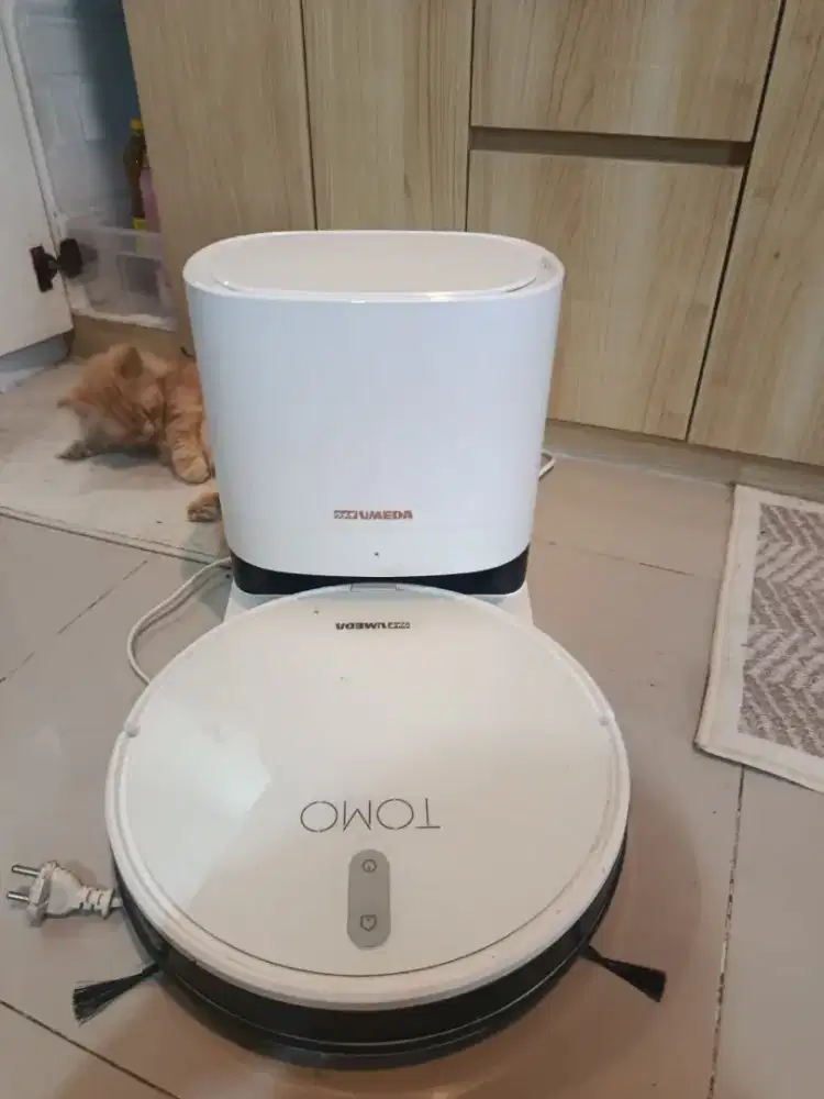 Umeda Tomo R2 robot vakum dan Mop Cleaner