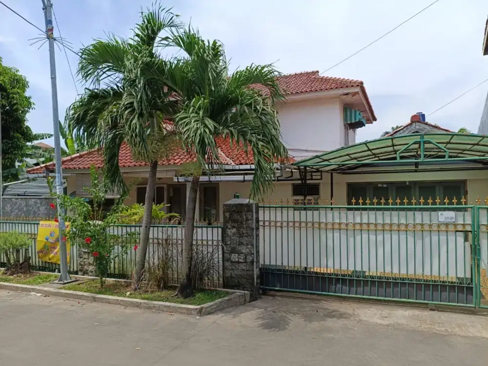 WTS / Dijual Cepat Rumah Siap Huni, Ada Halaman Terbuka, dan Bagus di Legoso Permai, Ciputat