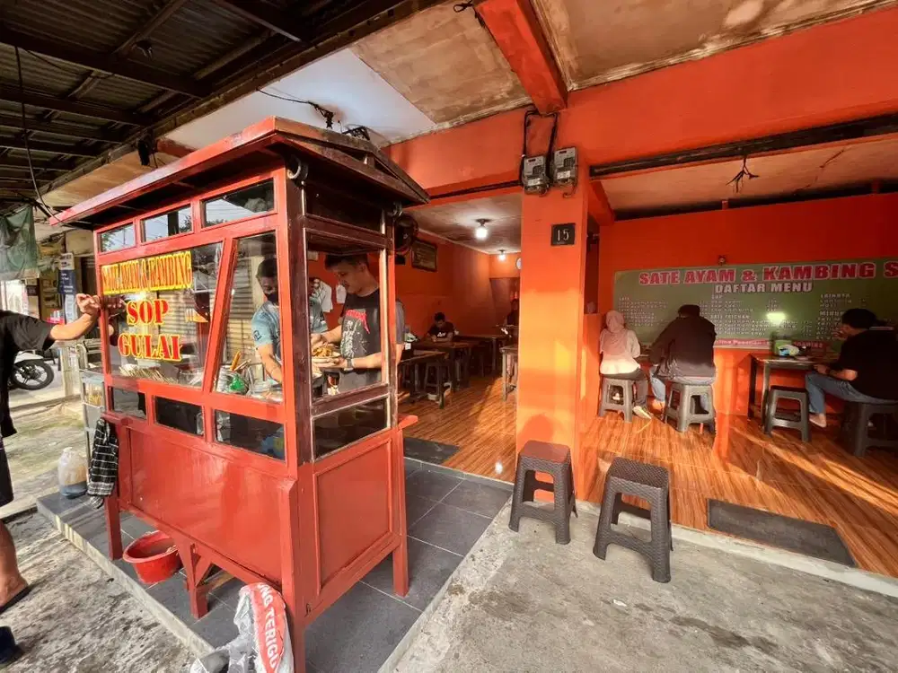 Dibutuhkan Pelayan Rumah Makan