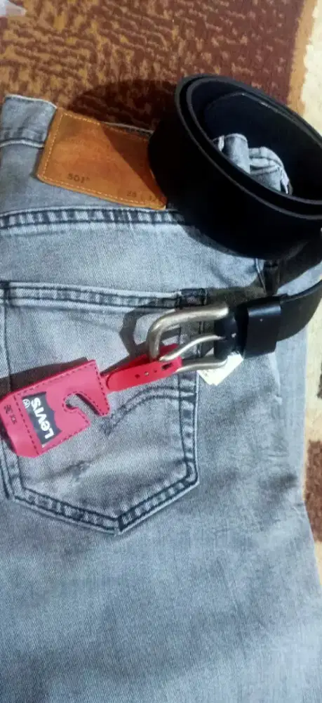Celana jeans Levis 501 ukuran 29 slim plus sabuk kulit original