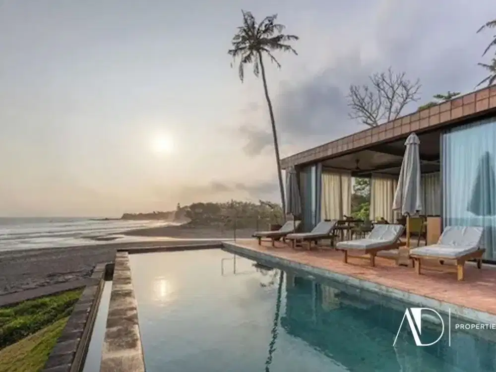 FREEHOLD | BEACHFRONT MODERN INDUSTRIAL-STYLE VILLA IN BALIAN