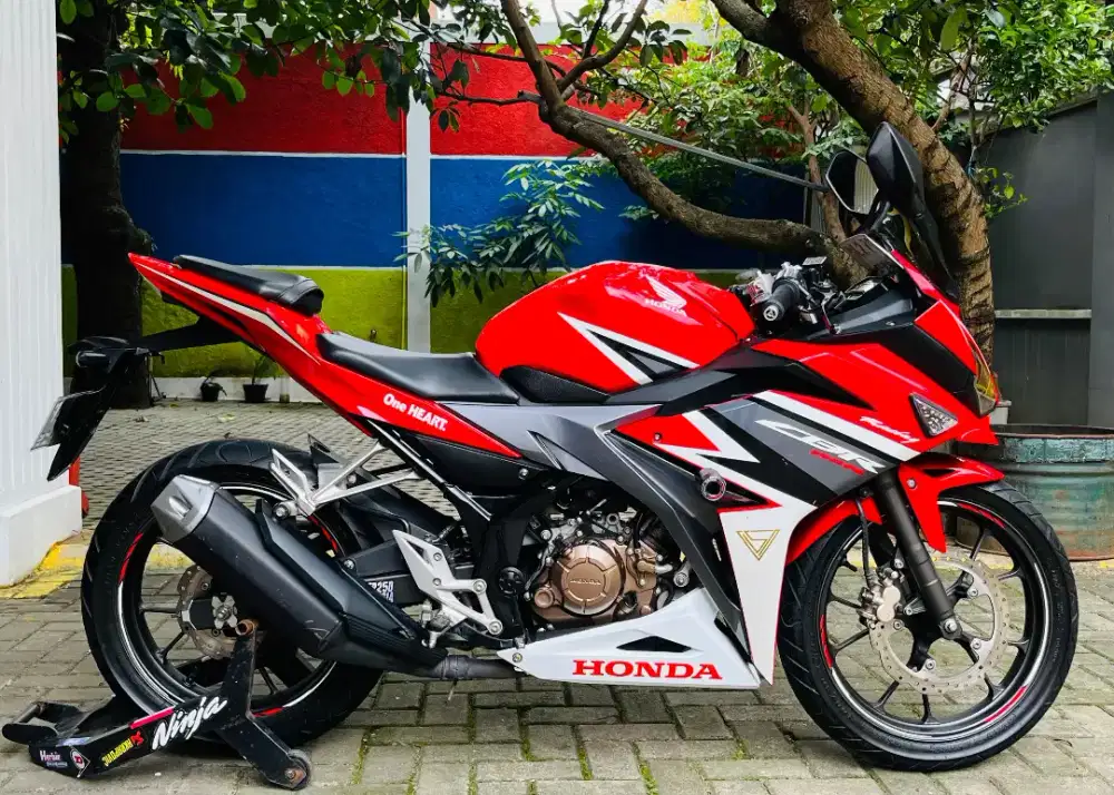 Honda CBR 150 R