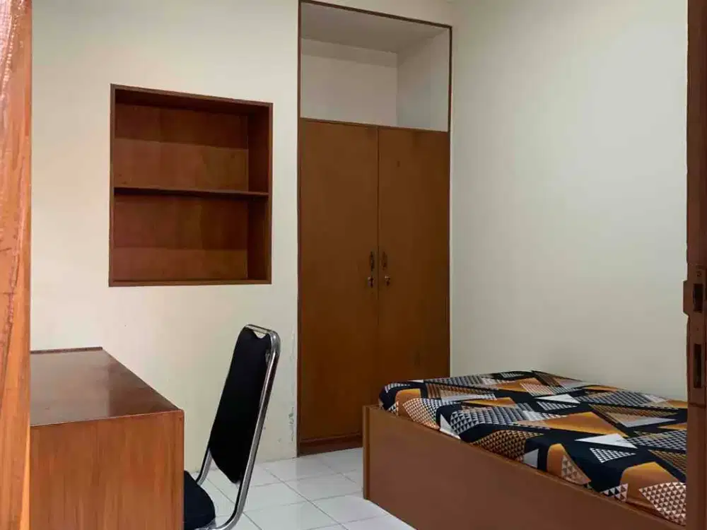 KOSTAN DEKAT ITB UNPAD ITHB UNIKOM KAMAR MANDI DI DALAM