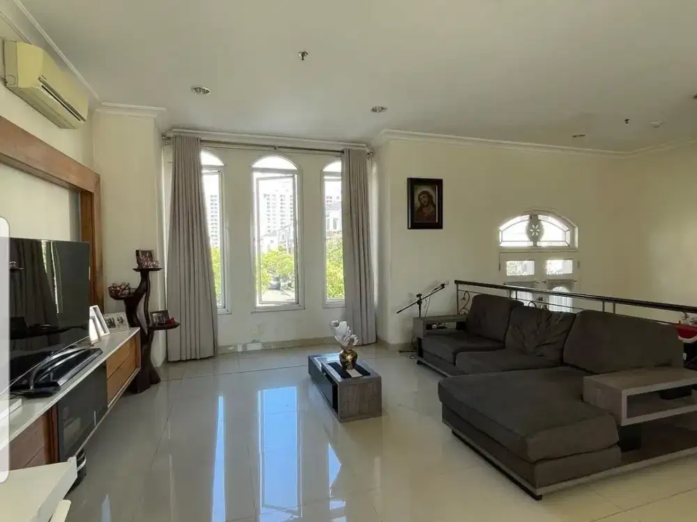 Rumah Strategis di The Villas Moi – Jantung Kelapa Gading