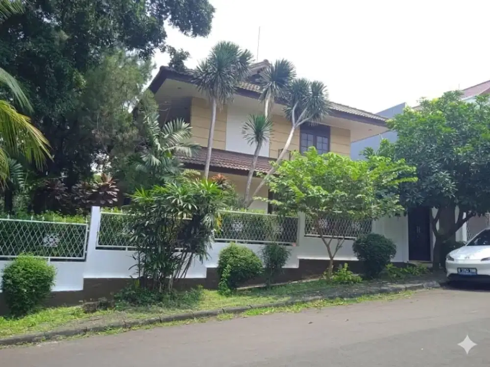Rumah Taman luas di Puri Cinerr, murah, jual cepat, di lingkungan Asri