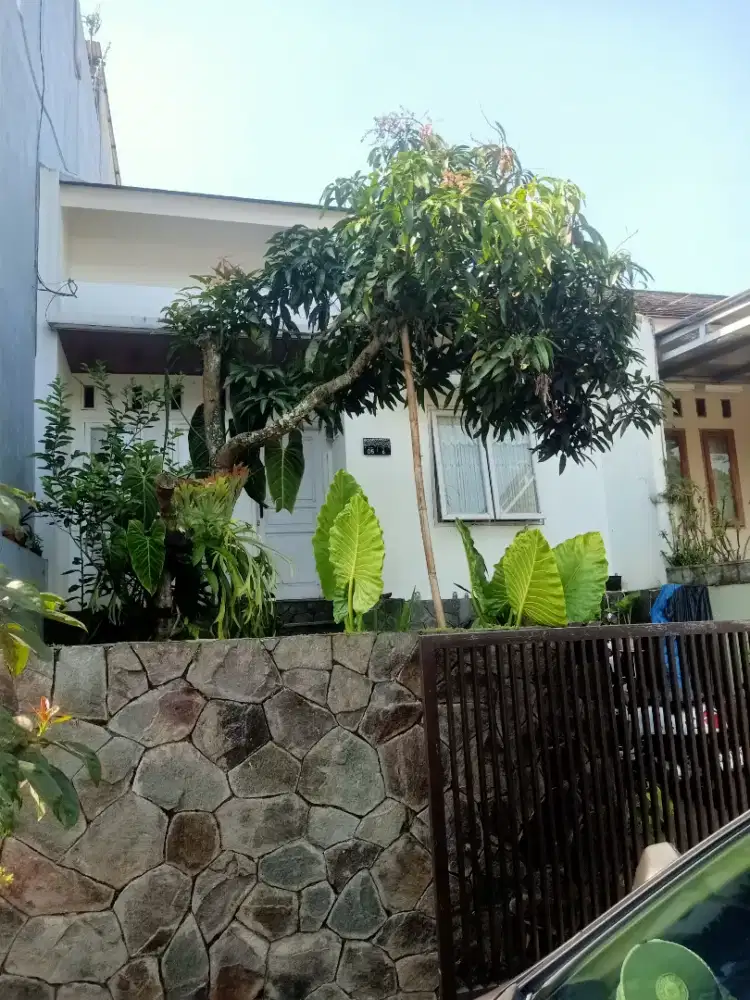 Rumah Asri Di perumahan Pasirimpun